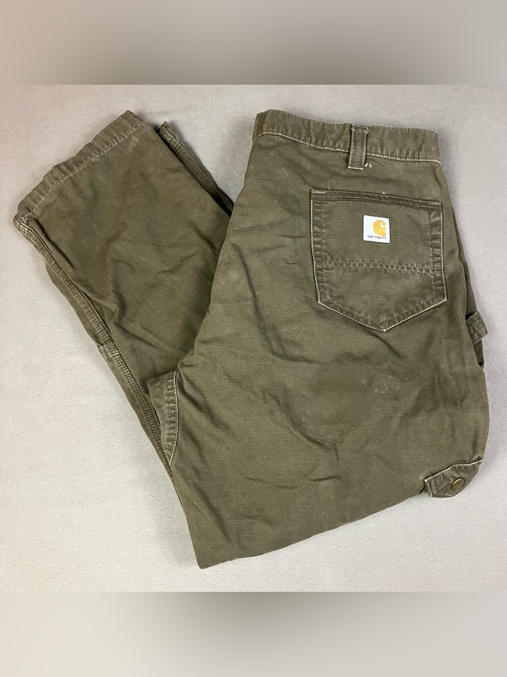 Carhartt Men’s Size 42x30 B342-DFE Double Knee Ripstop Cargo Work Pants. In good